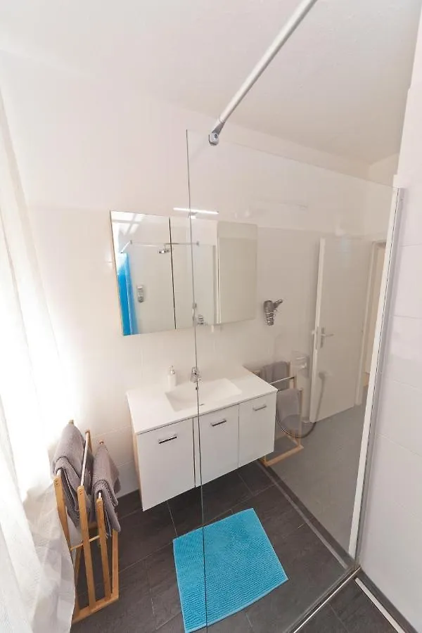 Apartments In Vienna Near Schoenbrunn & Westbahnhof - Keyless Check-In