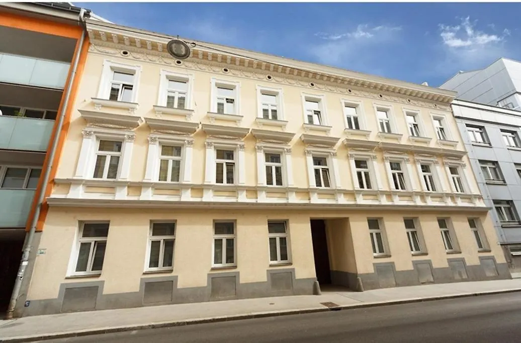 Apartments In Vienna Near Schoenbrunn & Westbahnhof - Keyless Check-In