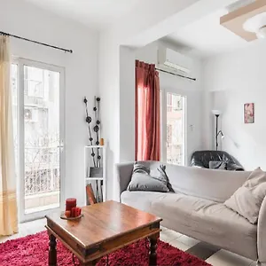 https://2bd-perfect-location-with-square-views.hotels-of-thessaloniki.com