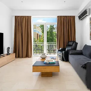https://luxury-suite-in-downtown.rethymnohotels.net