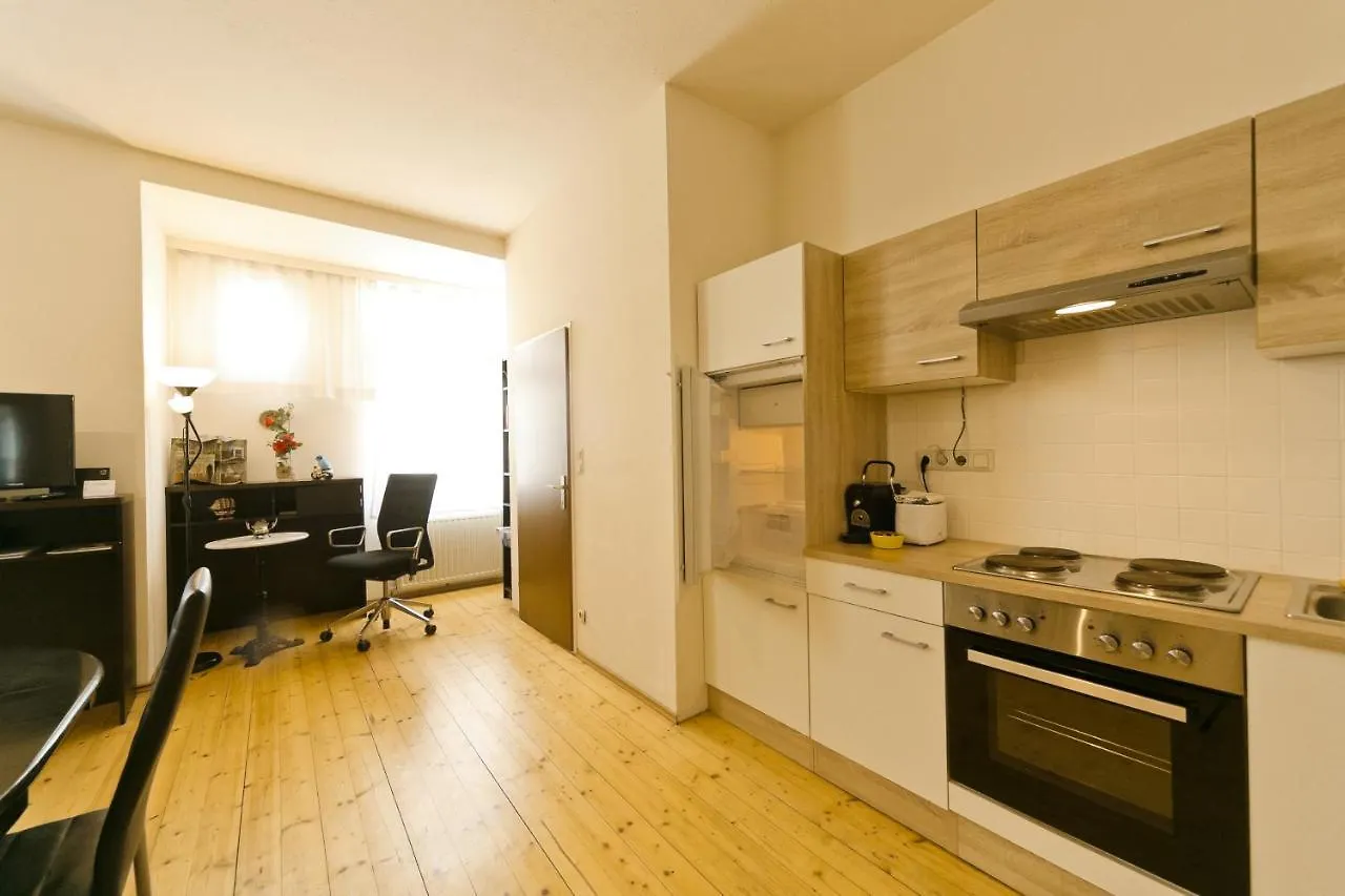 Apartments In Vienna Near Schoenbrunn & Westbahnhof - Keyless Check-In 0*,  Austria