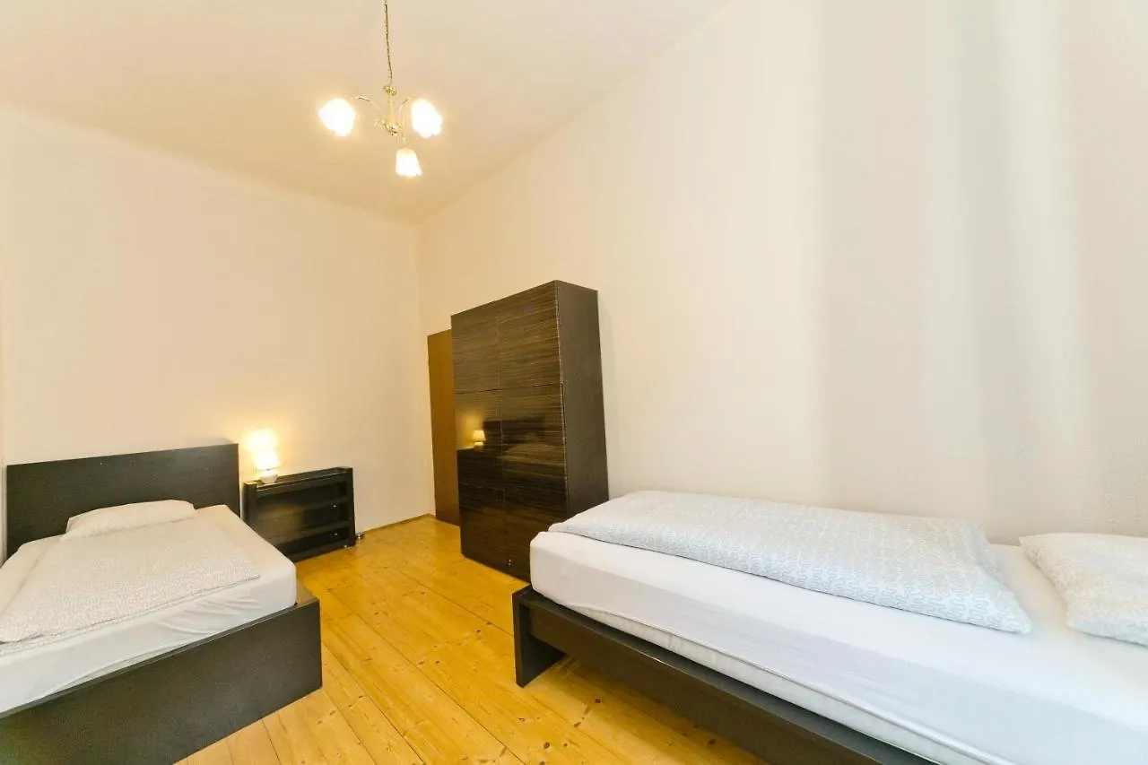 Apartments In Vienna Near Schoenbrunn & Westbahnhof - Keyless Check-In