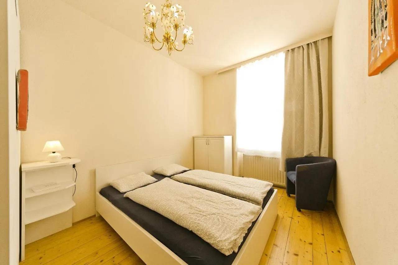 Apartments In Vienna Near Schoenbrunn & Westbahnhof - Keyless Check-In
