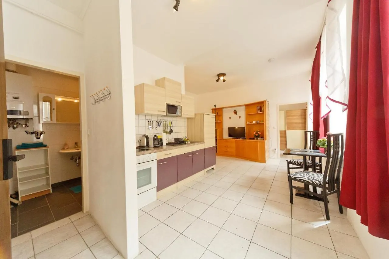 Apartments In Vienna Near Schoenbrunn & Westbahnhof - Keyless Check-In