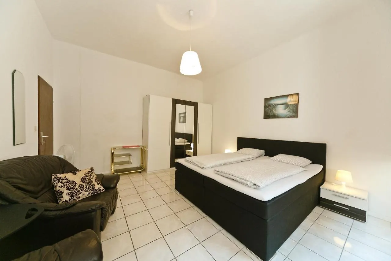 Apartments In Vienna Near Schoenbrunn & Westbahnhof - Keyless Check-In