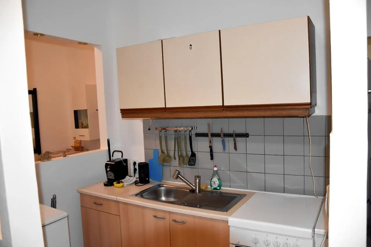 Apartments In Vienna Near Schoenbrunn & Westbahnhof - Keyless Check-In