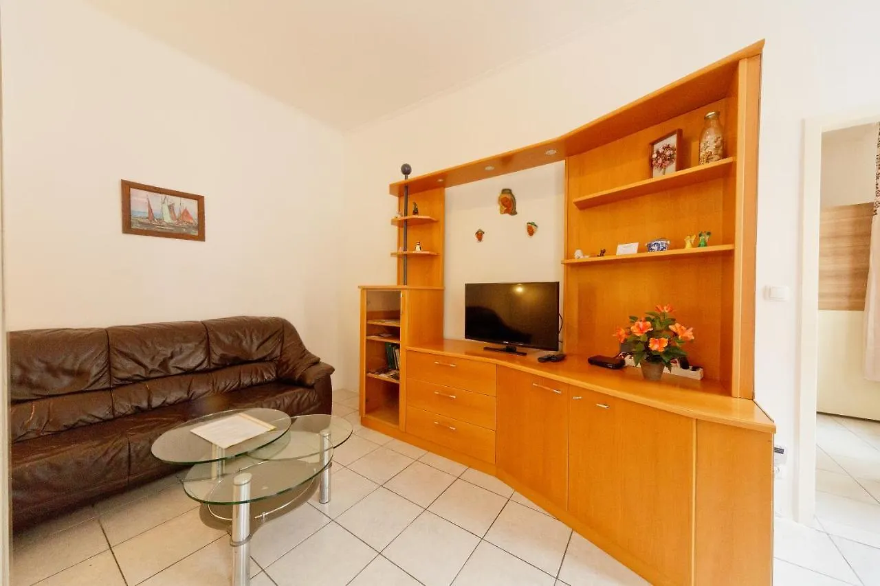 Apartments In Vienna Near Schoenbrunn & Westbahnhof - Keyless Check-In