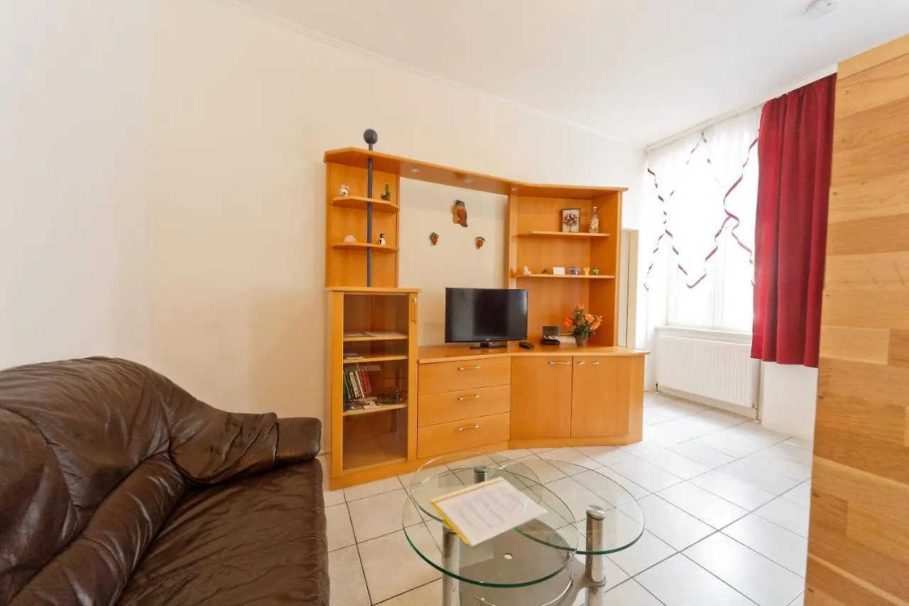 Apartments In Vienna Near Schoenbrunn & Westbahnhof - Keyless Check-In