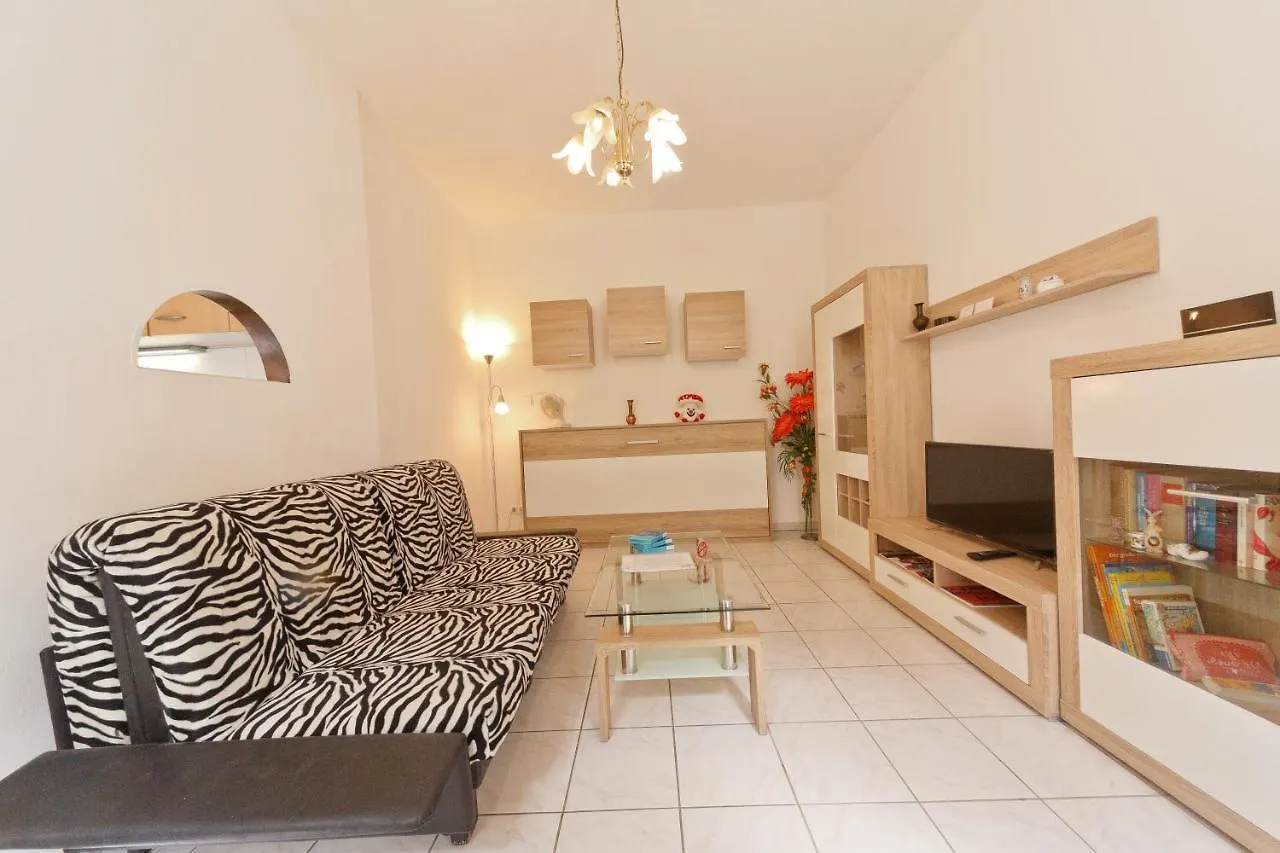 Apartments In Vienna Near Schoenbrunn & Westbahnhof - Keyless Check-In