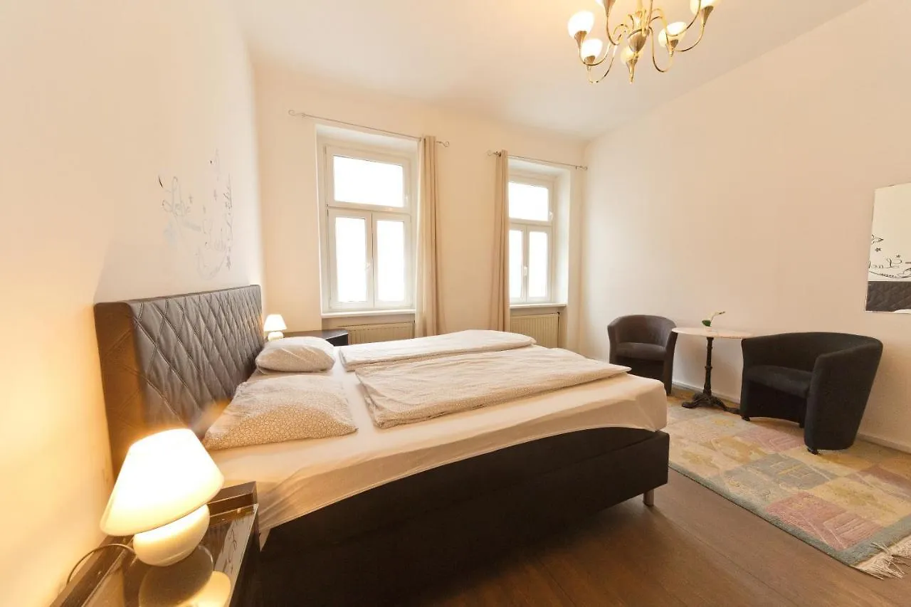 Apartments In Vienna Near Schoenbrunn & Westbahnhof - Keyless Check-In 0*,  Austria