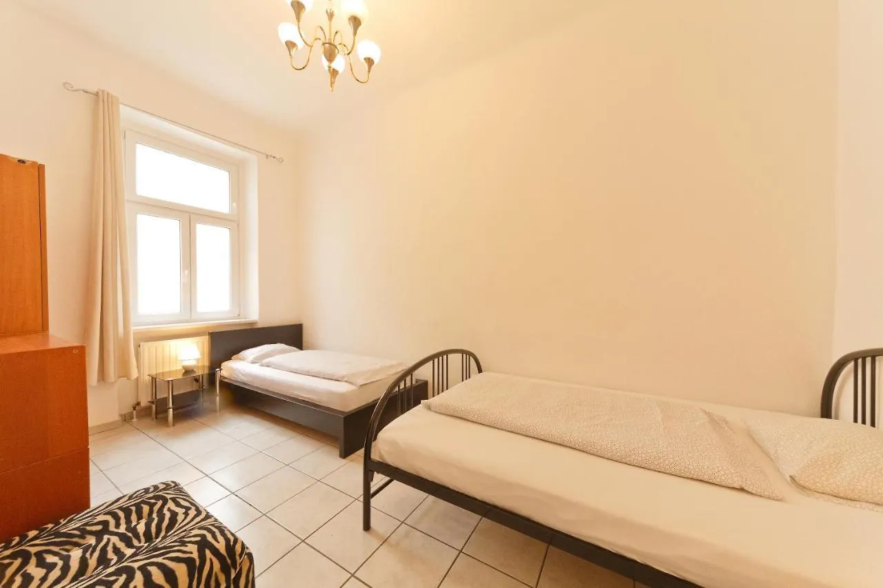 Apartments In Vienna Near Schoenbrunn & Westbahnhof - Keyless Check-In