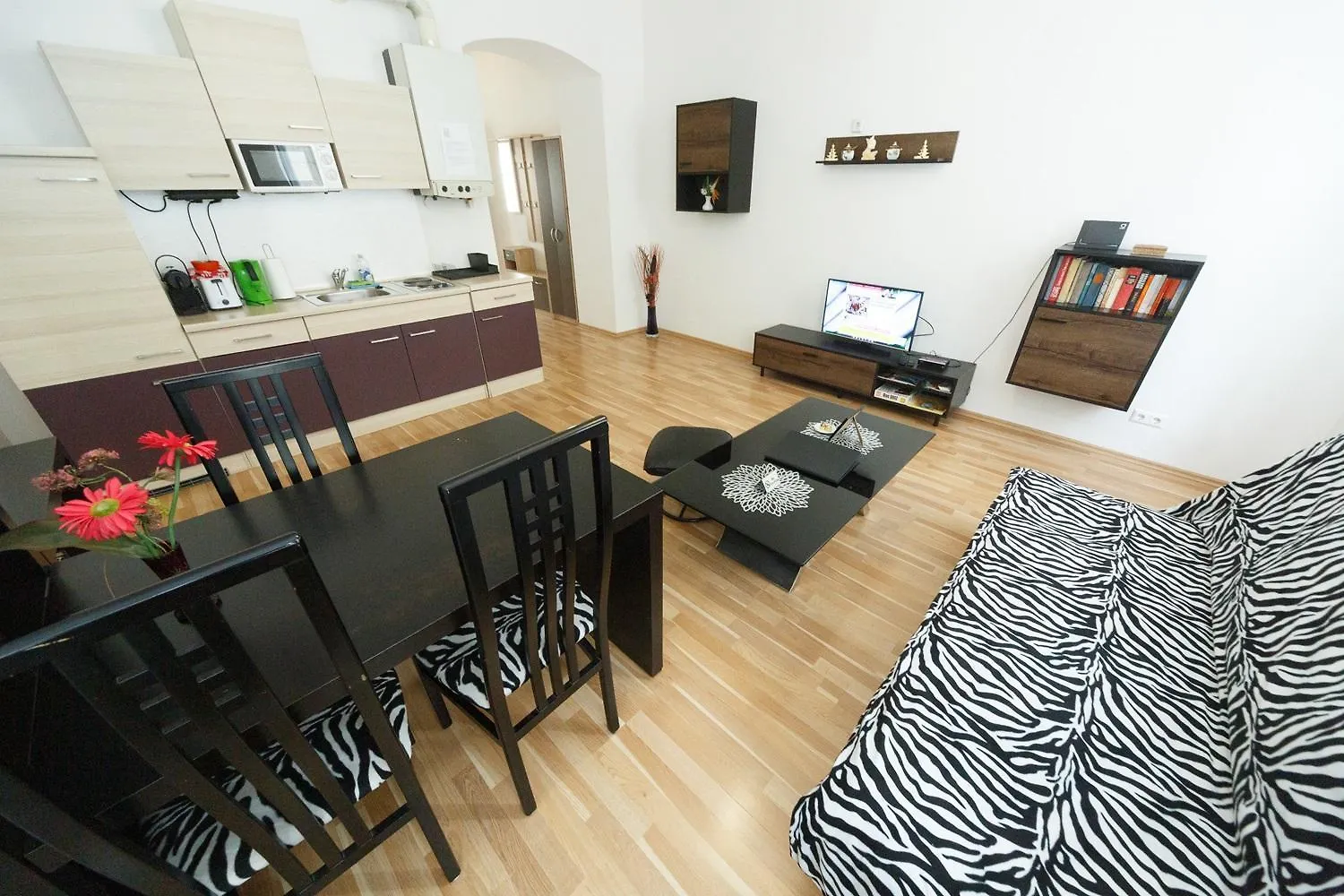 Apartments In Vienna Near Schoenbrunn & Westbahnhof - Keyless Check-In 0*,  Austria