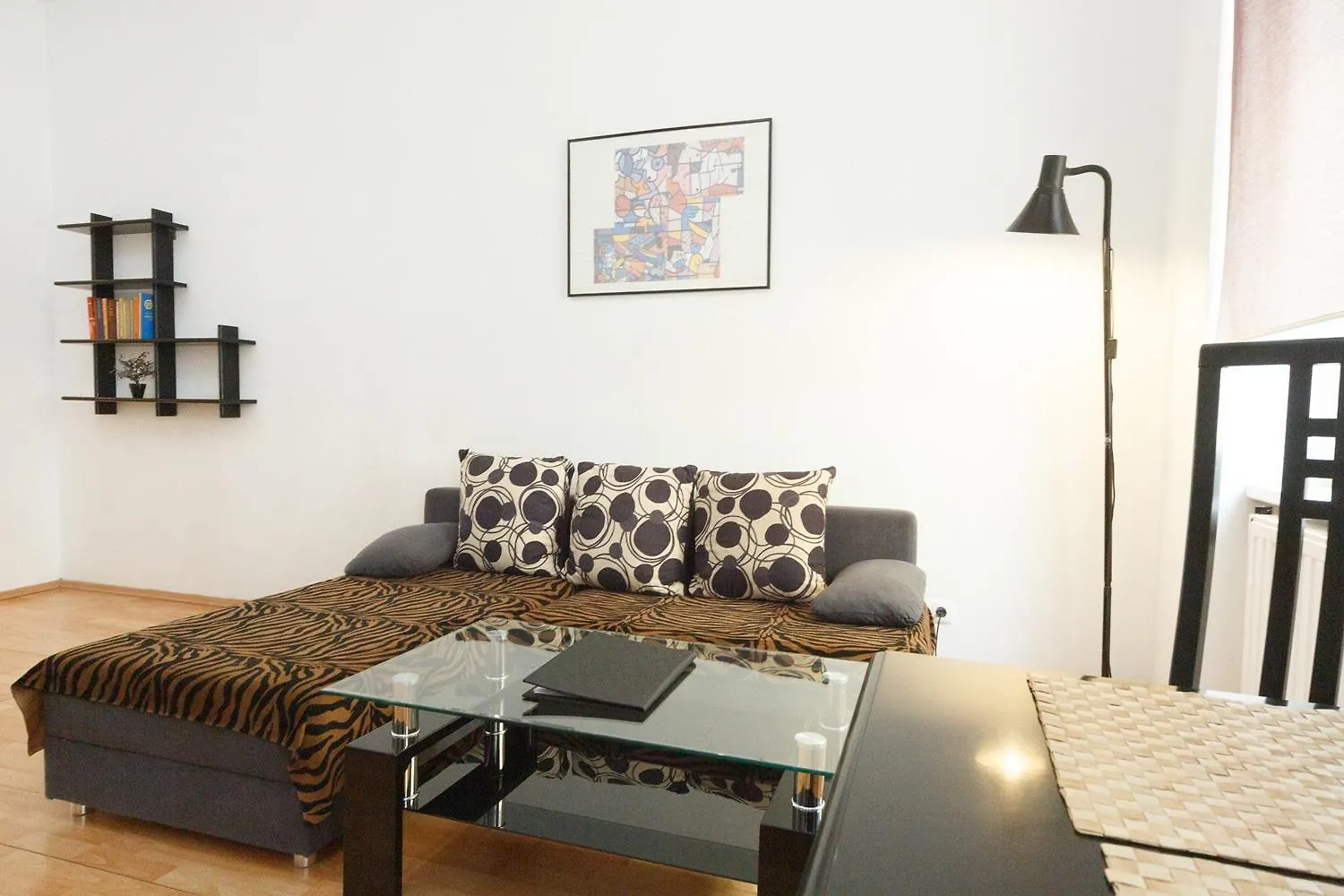 Apartments In Vienna Near Schoenbrunn & Westbahnhof - Keyless Check-In