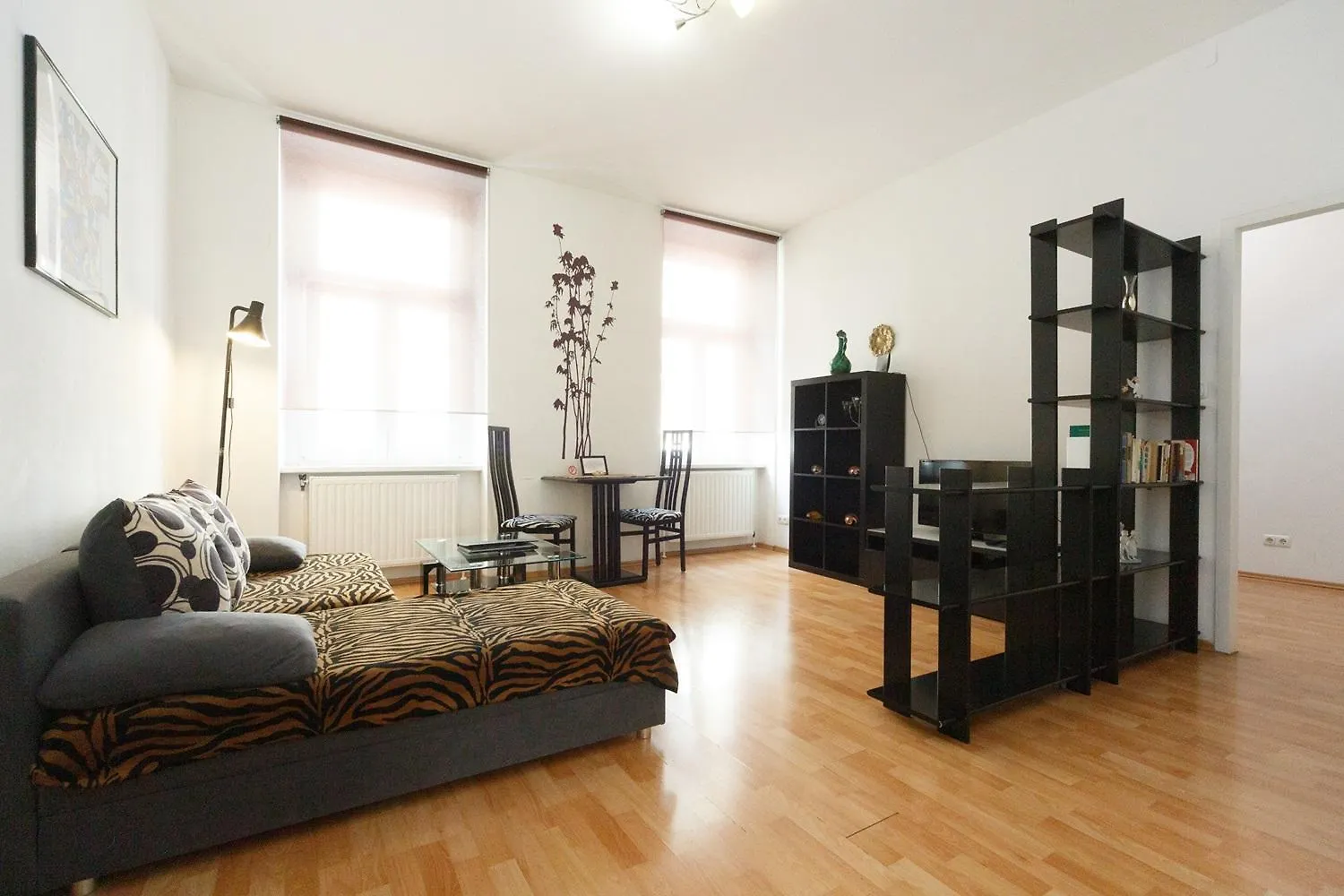Apartments In Vienna Near Schoenbrunn & Westbahnhof - Keyless Check-In