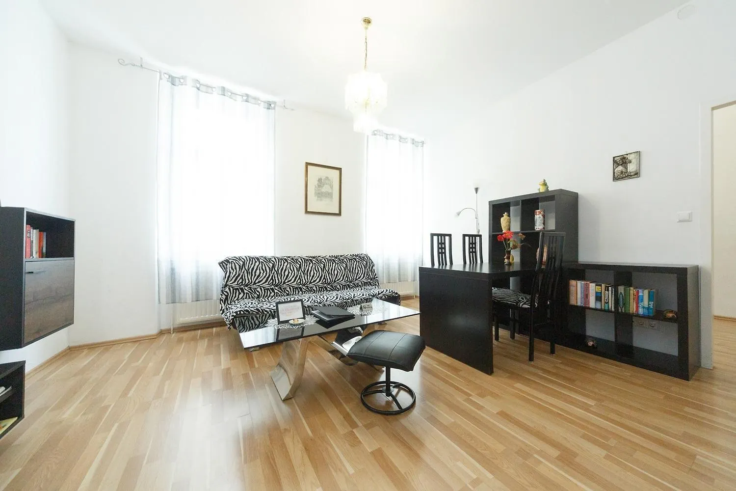 Apartments In Vienna Near Schoenbrunn & Westbahnhof - Keyless Check-In