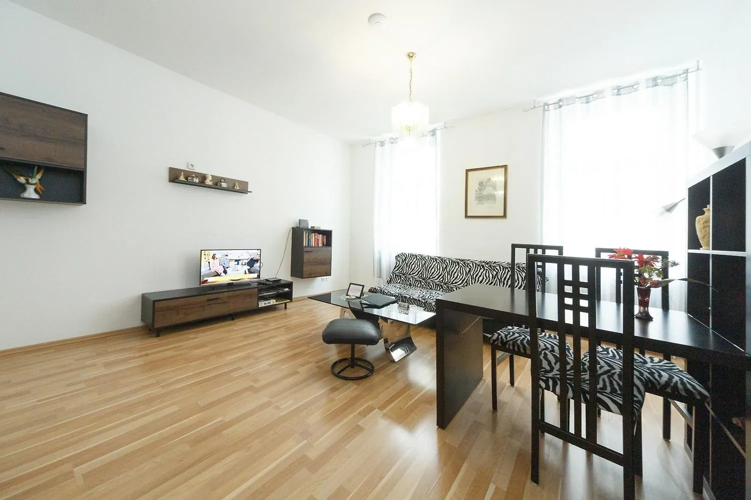 Apartments In Vienna Near Schoenbrunn & Westbahnhof - Keyless Check-In