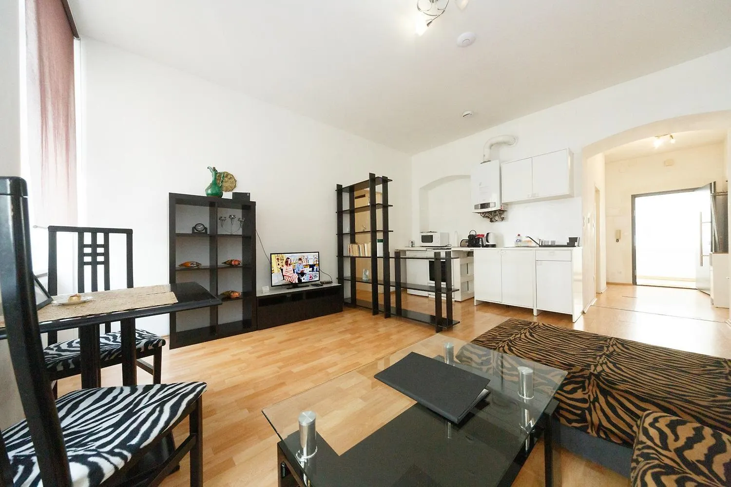 Apartments In Vienna Near Schoenbrunn & Westbahnhof - Keyless Check-In