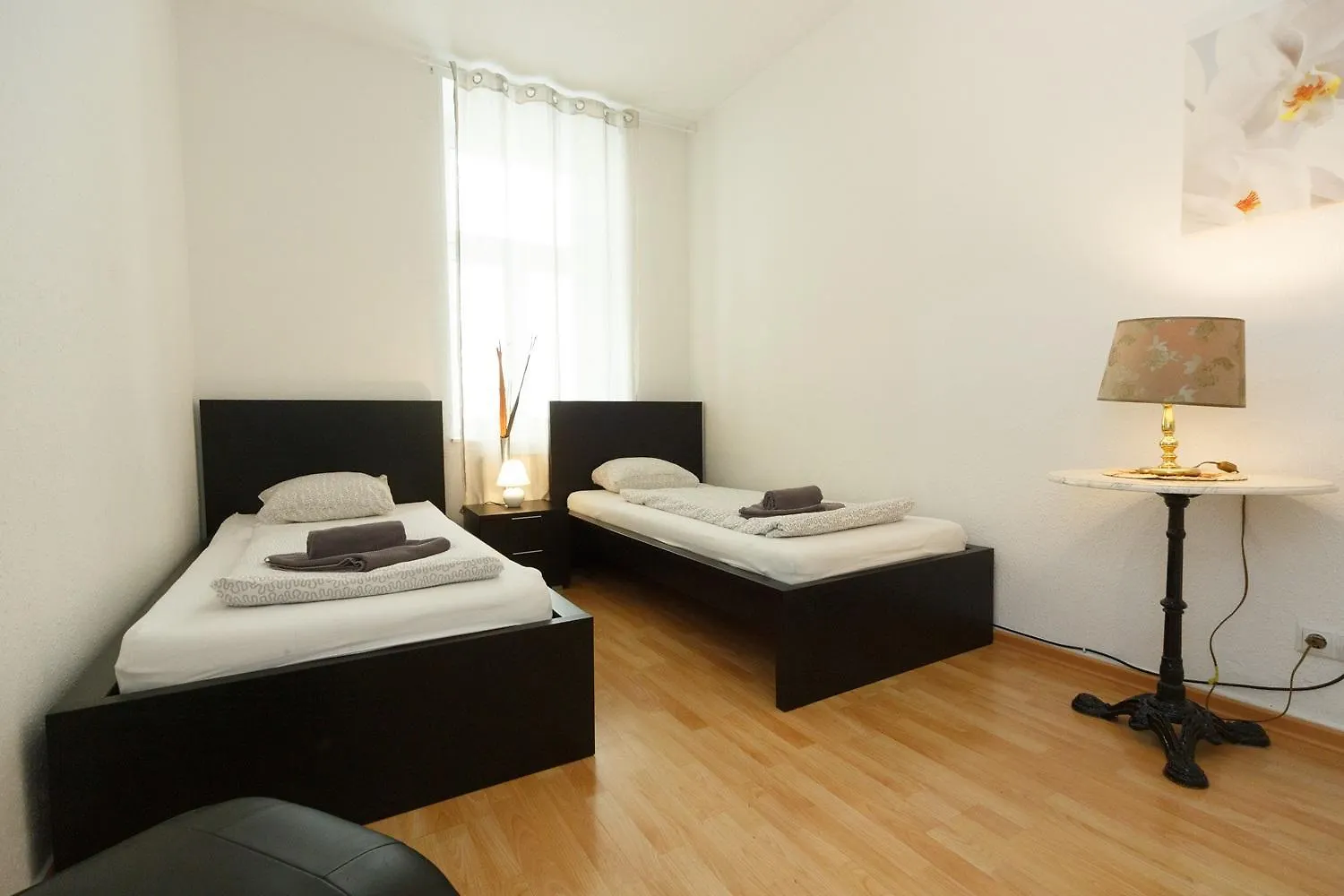 Apartments In Vienna Near Schoenbrunn & Westbahnhof - Keyless Check-In