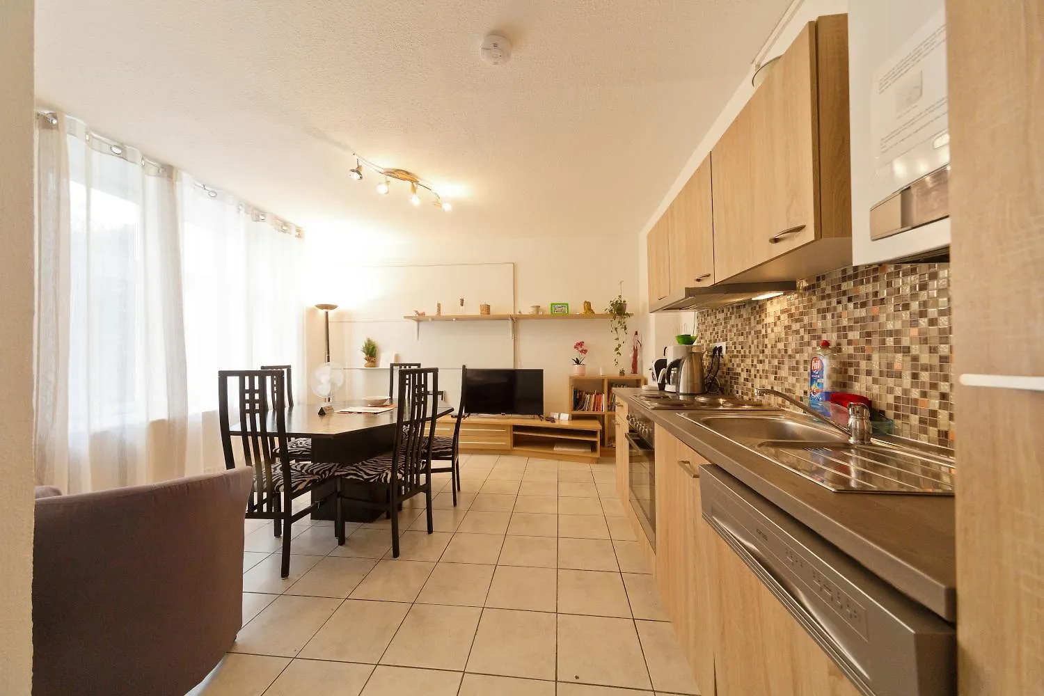 Apartments In Vienna Near Schoenbrunn & Westbahnhof - Keyless Check-In