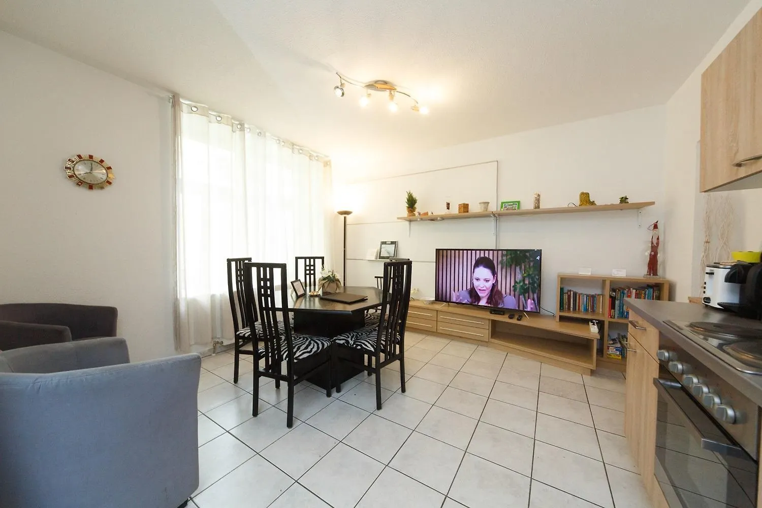 Apartments In Vienna Near Schoenbrunn & Westbahnhof - Keyless Check-In