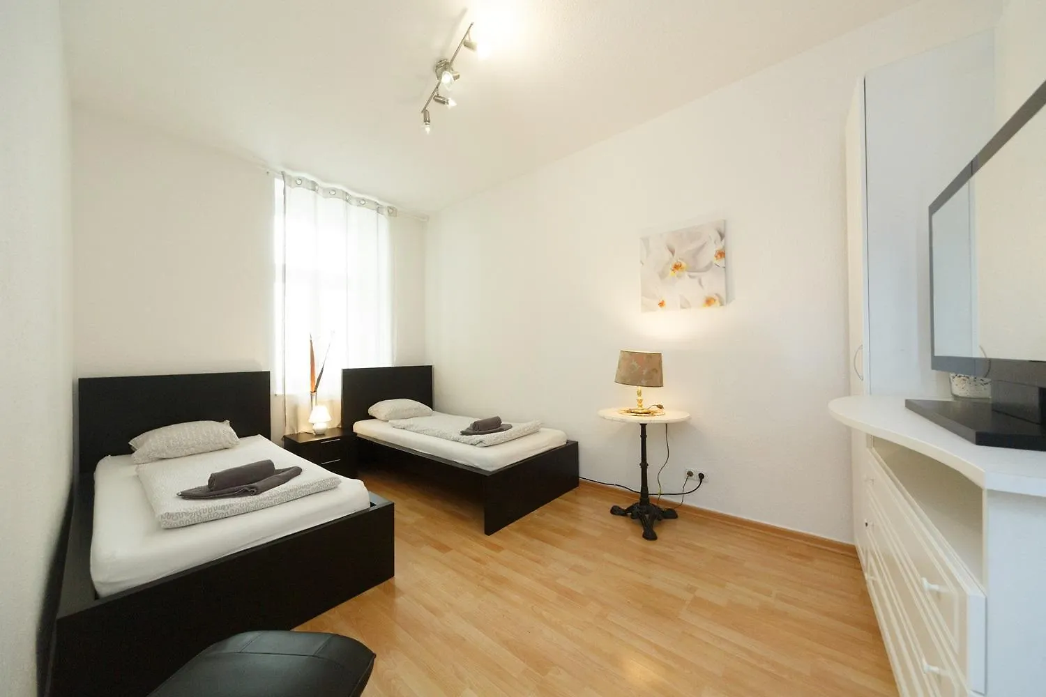 Apartments In Vienna Near Schoenbrunn & Westbahnhof - Keyless Check-In