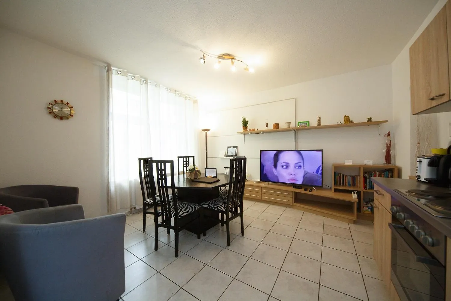 Apartments In Vienna Near Schoenbrunn & Westbahnhof - Keyless Check-In