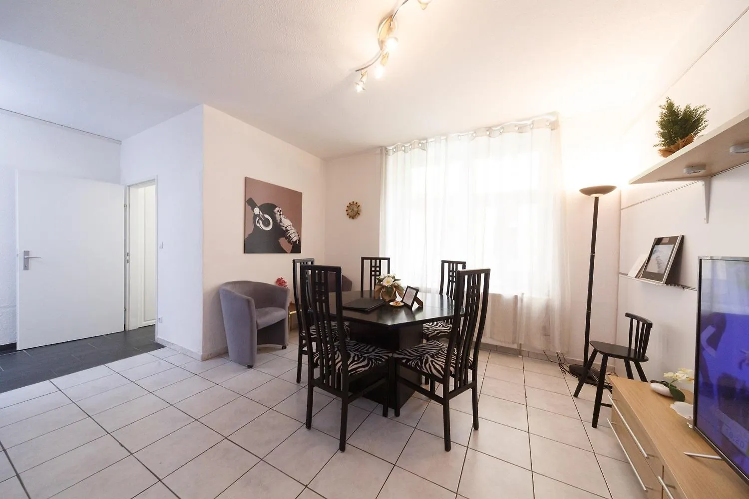 Apartments In Vienna Near Schoenbrunn & Westbahnhof - Keyless Check-In