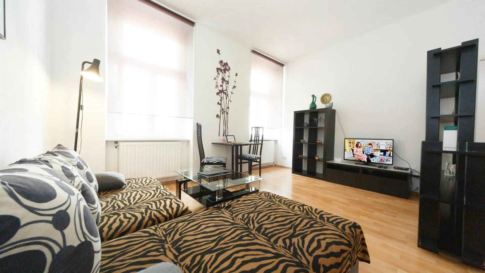 Apartments In Vienna Near Schoenbrunn & Westbahnhof - Keyless Check-In