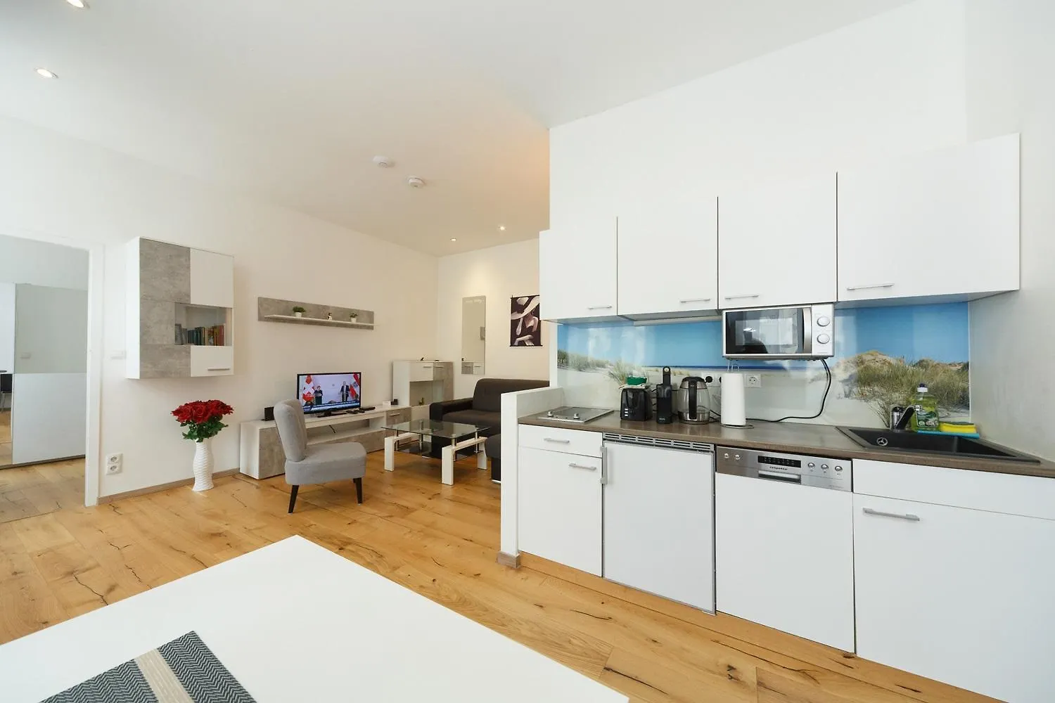Apartments In Vienna Near Schoenbrunn & Westbahnhof - Keyless Check-In