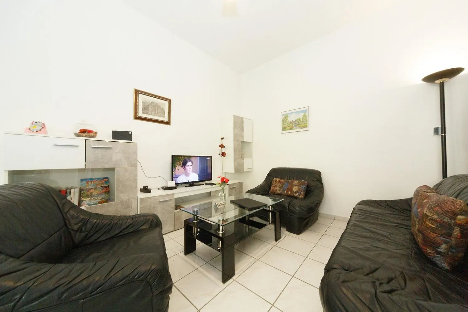 Apartments In Vienna Near Schoenbrunn & Westbahnhof - Keyless Check-In